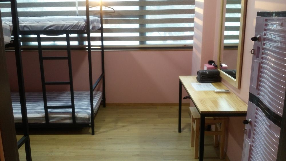 1004 Hostel Guesthouse Yeosu Extérieur photo